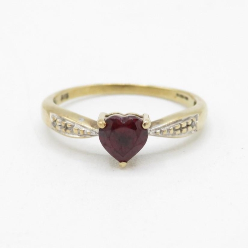9ct gold heart cut garnet & diamond ring (1.4g) Size  L