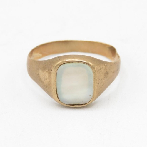 9ct gold mother of pearl signet ring (2.4g) MISHAPEN - AS SEEN Size  O