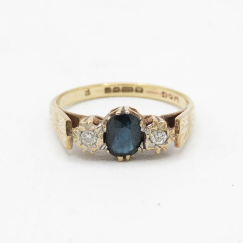 9ct gold diamond & sapphire three stone ring (1.7g) Size  J