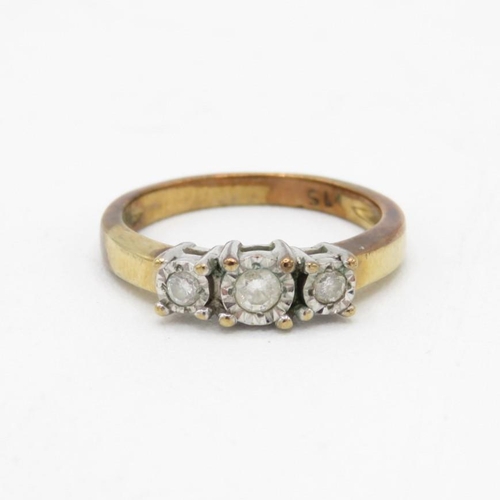 9ct gold round brilliant cut diamond three stone ring (2.5g) Size  K