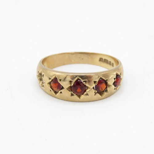 9ct gold garnet five stone ring - as seen (2.7g) Size  P