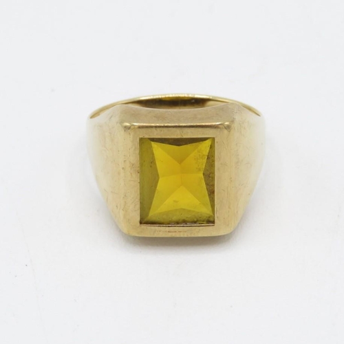 9ct gold yellow sapphire signet ring (4g) Size  Q