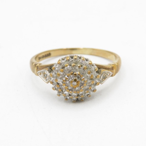 9ct gold diamond cluster ring (2.3g) Size  M