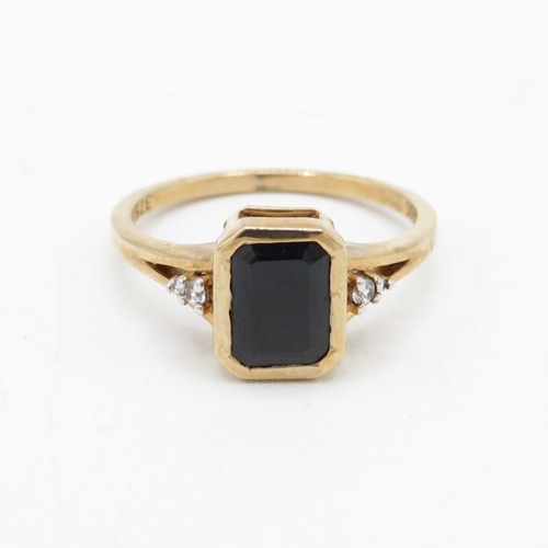 9ct gold emerald cut sapphire single stone ring with white gemstone set shank (2.6g) Size  O