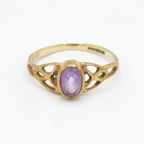 9ct gold oval cut amethyst single stone ring with openwork shank (1.2g) MISHAPEN - AS SEEN Size  I 1/2