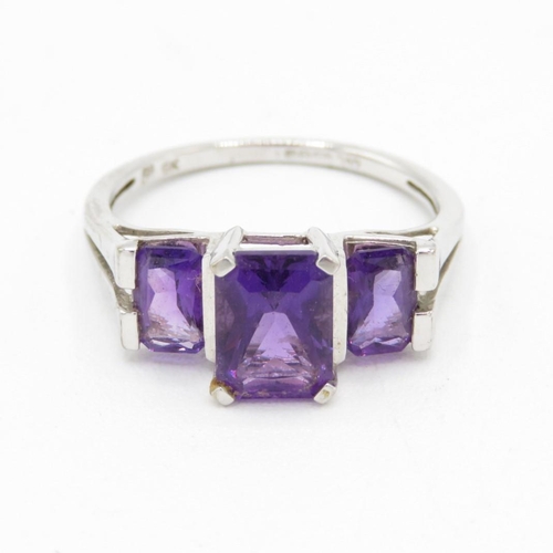 9ct white gold amethyst three stone ring with split shank (2.8g) Size  O