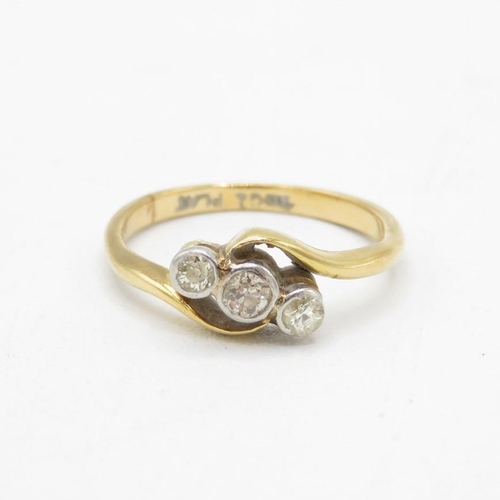 18ct gold vintage diamond three stone cross-over ring (2.4g) Size  K 1/2