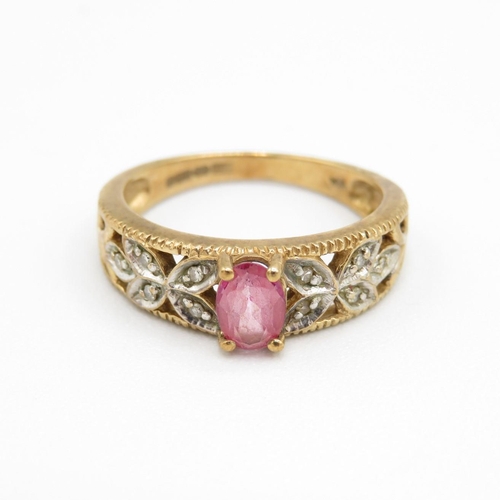 9ct gold pink topaz single stone ring with diamond set floral openwork shank (2.6g) Size  M