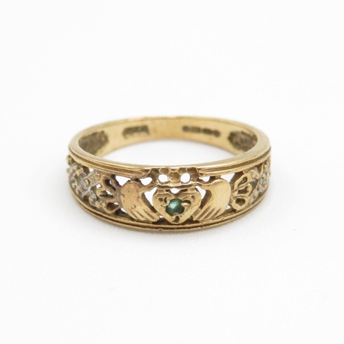 9ct gold emerald & white gemstone Irish claddah ring (2g) Size  L