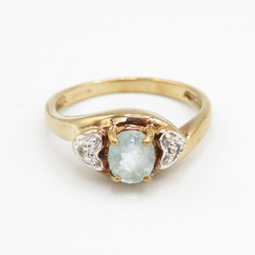 9ct gold oval cut aquamarine & white gemstone dress ring, claw set (2.6g) Size  N
