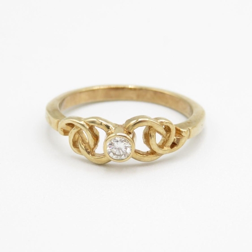 9ct gold round brilliant diamond solitaire ring, bezel set (2.6g) Size  P