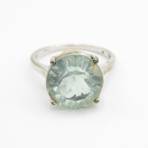 9ct white gold fluorite solitaire ring (4.2g) Size  O