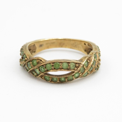 9ct gold green gemstone interlocking knot ring (3.4g) Size  N 1/2