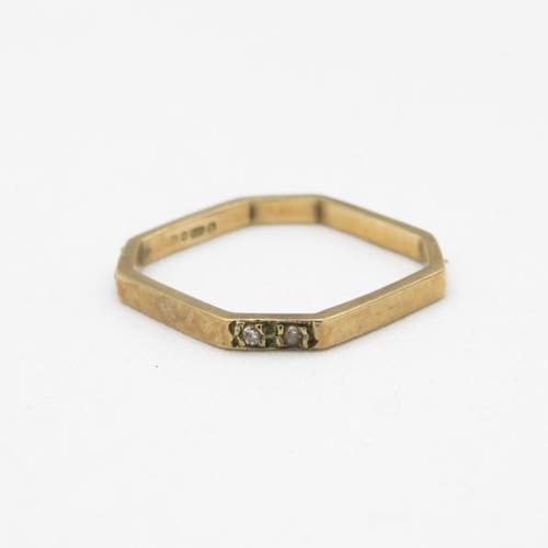 9ct gold vintage diamond square shaped ring (1.2g) Size  J