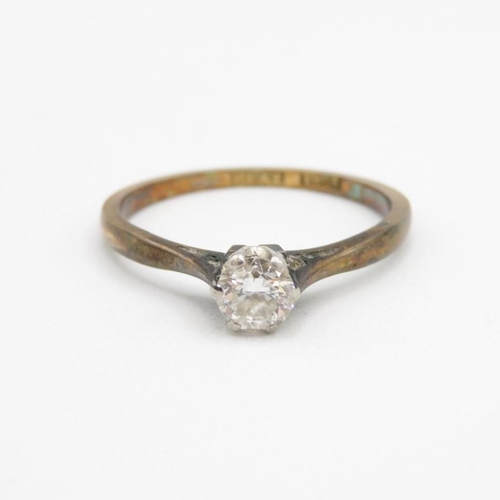 18ct gold & platinum round brilliant cut diamond solitaire ring, claw setting (1.7g) Size  L 1/2