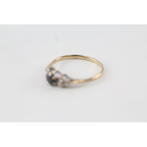 102 - 9ct gold diamond & sapphire trefoil ring Size N   1.1 g