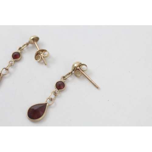 104 - 9ct gold garnet two stone dangle earrings  0.9 g