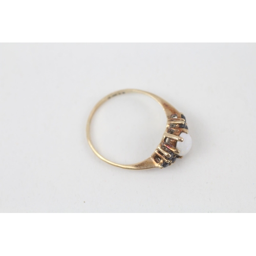 110 - 9ct gold opal & sapphire trefoil ring Size N 1.5 g