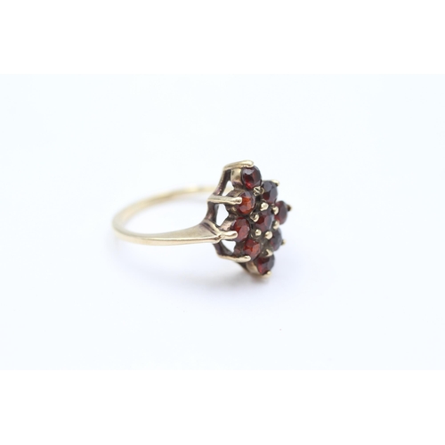 111 - 9ct gold garnet marquise shaped cluster ring Size J 2.3 g