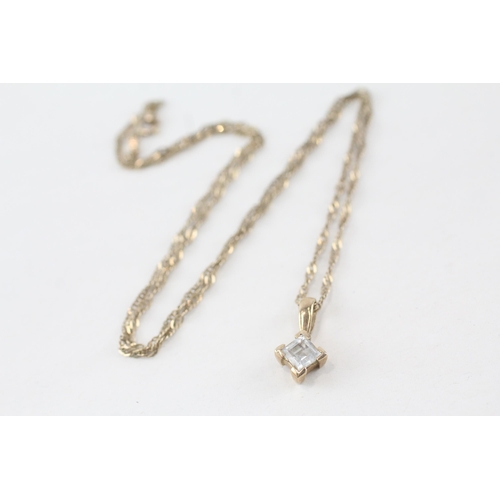 9ct gold princess cut aquamarine set solitaire pendant necklace  2.7 g