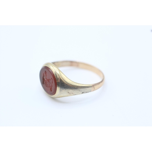 91 - 14ct gold band and 5ct gold headed antique carnelian bull intaglio set signet ring - as seen Size O ... 