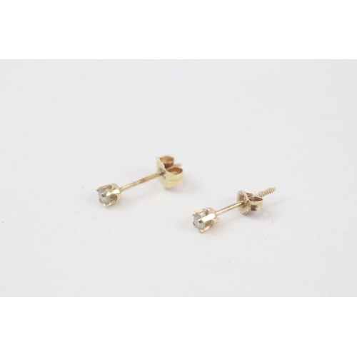 99 - 14ct gold circular cut diamond single stone stud earrings  0.3 g