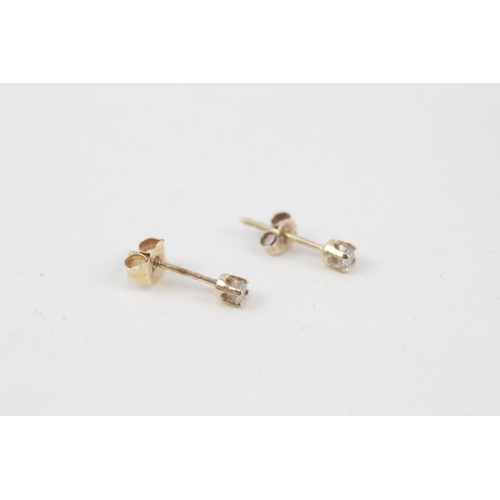 99 - 14ct gold circular cut diamond single stone stud earrings  0.3 g