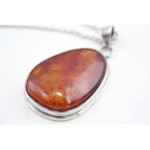 349 - Vintage sterling silver baltic amber pendant necklace (32g)