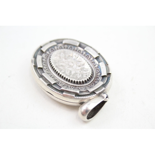 350 - Antique Victorian sterling silver photo locket (16g)