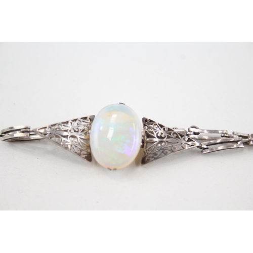 360 - An early 20th century silver opal bracelet (6g)