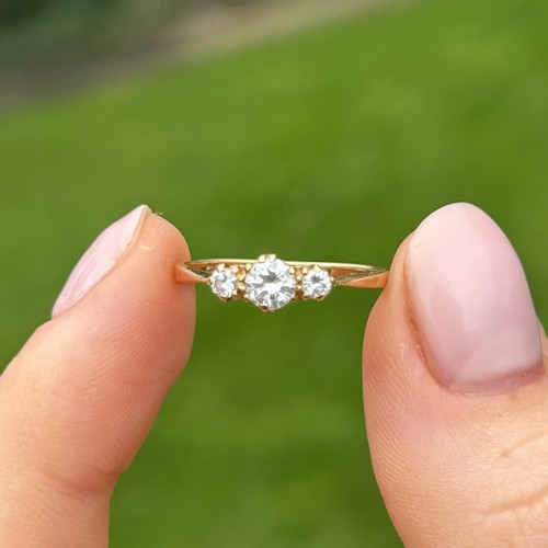 63 - 18ct gold round brilliant cut diamond three stone ring Size J 1.7 g