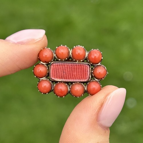 106 - 12ct gold antique coral brooch with base metal pin  4.6 g