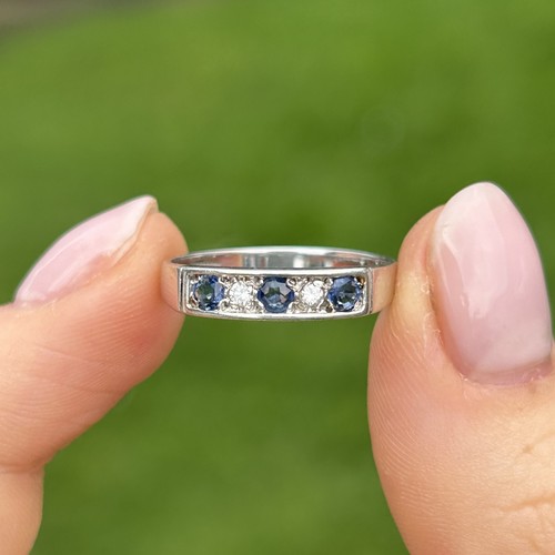 9ct white gold diamond & sapphire five stone ring Size O 2.4 g