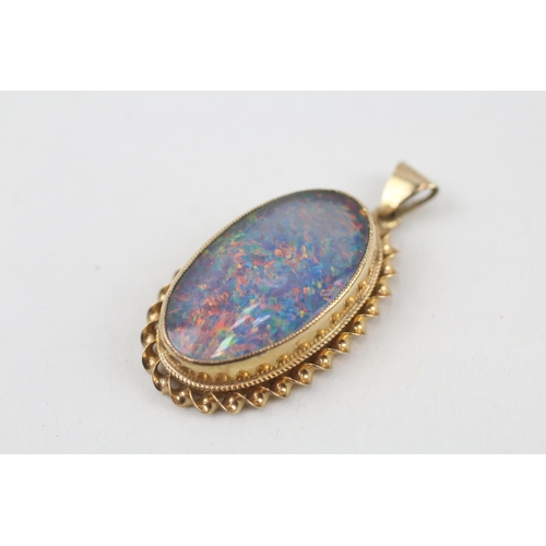 143 - 9ct gold oval opal triplet single stone pendant   - 4.6 g