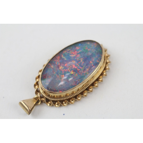 143 - 9ct gold oval opal triplet single stone pendant   - 4.6 g