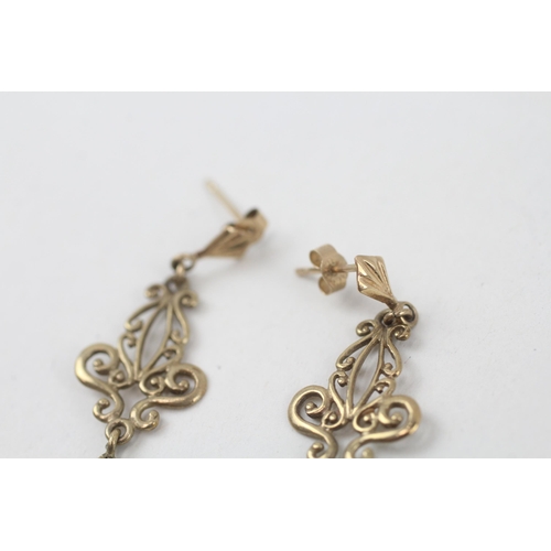 151 - 9ct gold garnet ornate dangle earrings   - 1.6 g