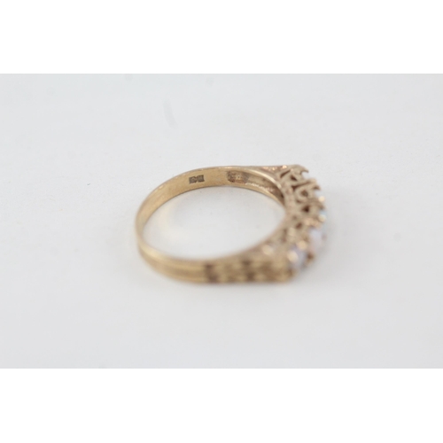 172 - 9ct gold round opal five stone ring Size  L - 2 g