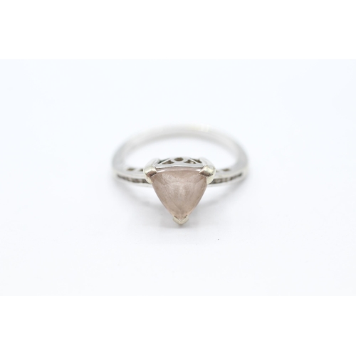 22 - 9ct white gold trillion morganite & white gemstone dress ring Size  N - 2.8 g