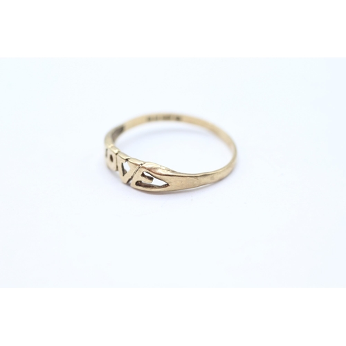 7 - 9ct gold 'love' ring Size  N 1/2 - 1 g