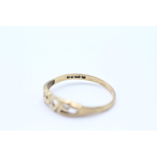 7 - 9ct gold 'love' ring Size  N 1/2 - 1 g