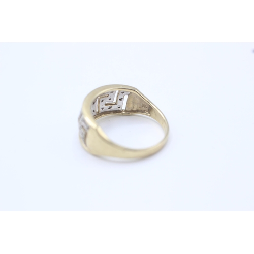 11 - 9ct gold diamond Greek key dress ring Size  S - 4 g