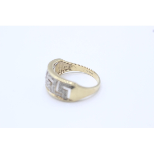 11 - 9ct gold diamond Greek key dress ring Size  S - 4 g