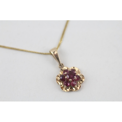 34 - 9ct gold ruby floral cluster pendant necklace   - 2.6 g