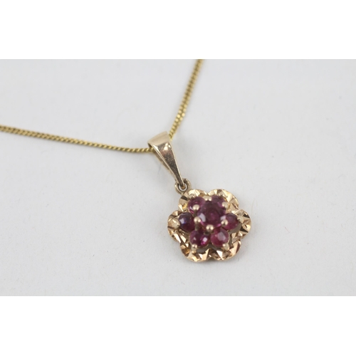 34 - 9ct gold ruby floral cluster pendant necklace   - 2.6 g