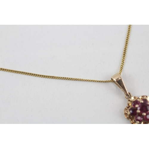 34 - 9ct gold ruby floral cluster pendant necklace   - 2.6 g