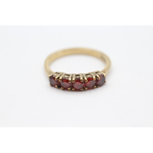 51 - 9ct gold red gemstone five stone ring Size  P - 3 g