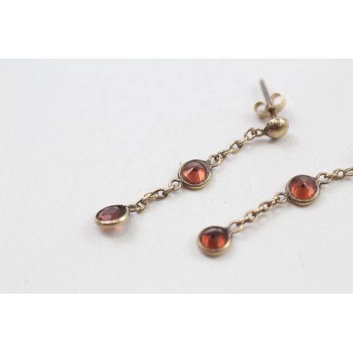 70 - 9ct gold garnet drop earrings, with scroll backs (0.7g)