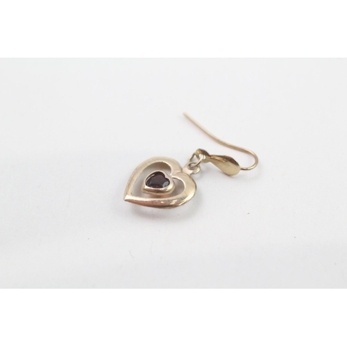 73 - 9ct gold garnet heart shaped earrings with French hooks (0.5g)