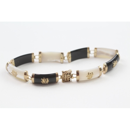 78 - 9ct gold mother & pearl & black onyx bracelet with Chinese symbols (10.8g)