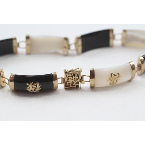 78 - 9ct gold mother & pearl & black onyx bracelet with Chinese symbols (10.8g)